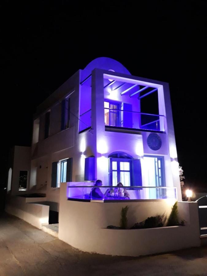 Located By The Sea One Beachfront Private Captain Lazaros Pool Villa With Loft In 750Sqm Spacious Private Plot-Jacuzzi-Sunrelax-Furnished Terace-Gazebo-Private Parking,Sleep 3 Adults And 2 Children, Just Steps From The Black Beach-Seaview Perissa  Dış mekan fotoğraf