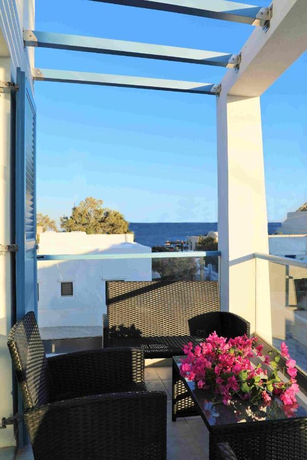 Located By The Sea One Beachfront Private Captain Lazaros Pool Villa With Loft In 750Sqm Spacious Private Plot-Jacuzzi-Sunrelax-Furnished Terace-Gazebo-Private Parking,Sleep 3 Adults And 2 Children, Just Steps From The Black Beach-Seaview Perissa  Dış mekan fotoğraf