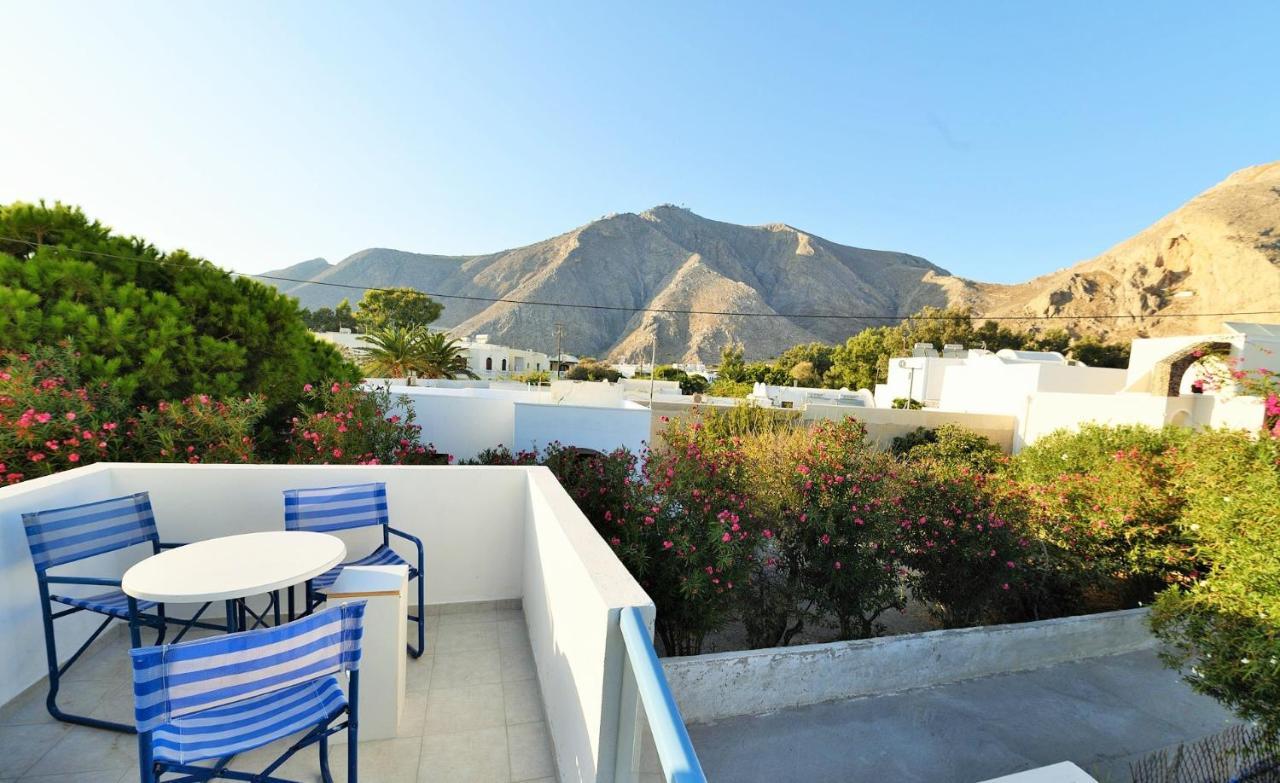 Located By The Sea One Beachfront Private Captain Lazaros Pool Villa With Loft In 750Sqm Spacious Private Plot-Jacuzzi-Sunrelax-Furnished Terace-Gazebo-Private Parking,Sleep 3 Adults And 2 Children, Just Steps From The Black Beach-Seaview Perissa  Dış mekan fotoğraf