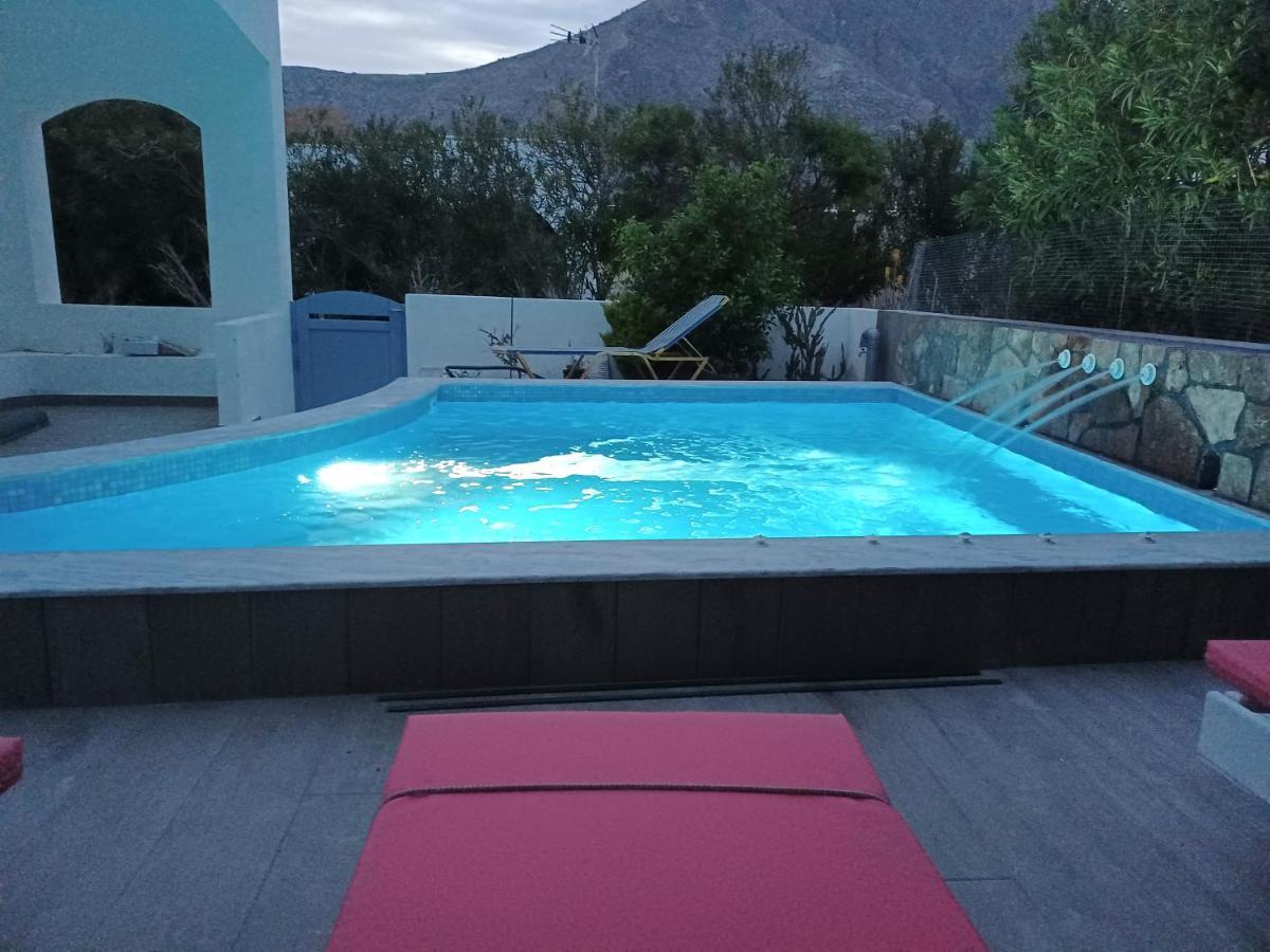 Located By The Sea One Beachfront Private Captain Lazaros Pool Villa With Loft In 750Sqm Spacious Private Plot-Jacuzzi-Sunrelax-Furnished Terace-Gazebo-Private Parking,Sleep 3 Adults And 2 Children, Just Steps From The Black Beach-Seaview Perissa  Dış mekan fotoğraf