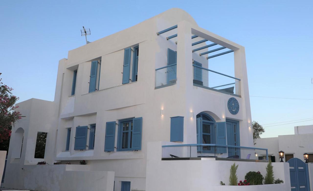 Located By The Sea One Beachfront Private Captain Lazaros Pool Villa With Loft In 750Sqm Spacious Private Plot-Jacuzzi-Sunrelax-Furnished Terace-Gazebo-Private Parking,Sleep 3 Adults And 2 Children, Just Steps From The Black Beach-Seaview Perissa  Dış mekan fotoğraf