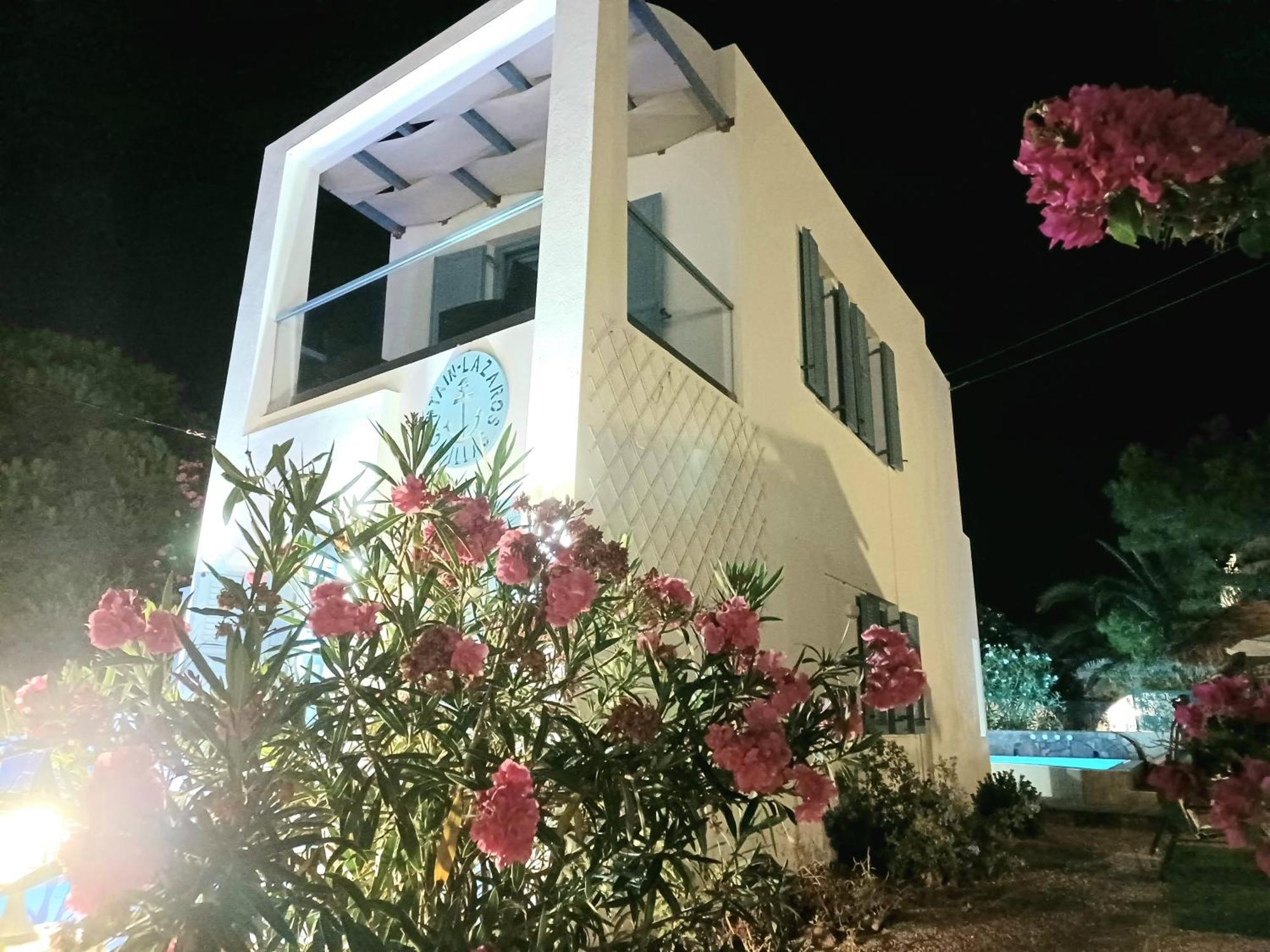 Located By The Sea One Beachfront Private Captain Lazaros Pool Villa With Loft In 750Sqm Spacious Private Plot-Jacuzzi-Sunrelax-Furnished Terace-Gazebo-Private Parking,Sleep 3 Adults And 2 Children, Just Steps From The Black Beach-Seaview Perissa  Dış mekan fotoğraf