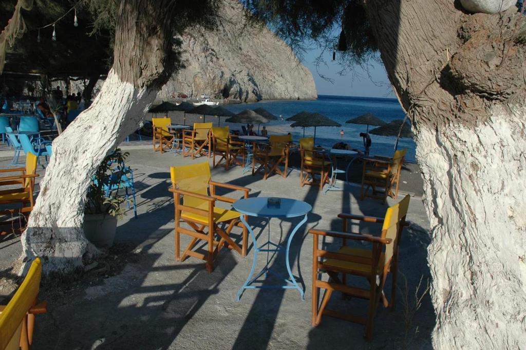Located By The Sea One Beachfront Private Captain Lazaros Pool Villa With Loft In 750Sqm Spacious Private Plot-Jacuzzi-Sunrelax-Furnished Terace-Gazebo-Private Parking,Sleep 3 Adults And 2 Children, Just Steps From The Black Beach-Seaview Perissa  Dış mekan fotoğraf