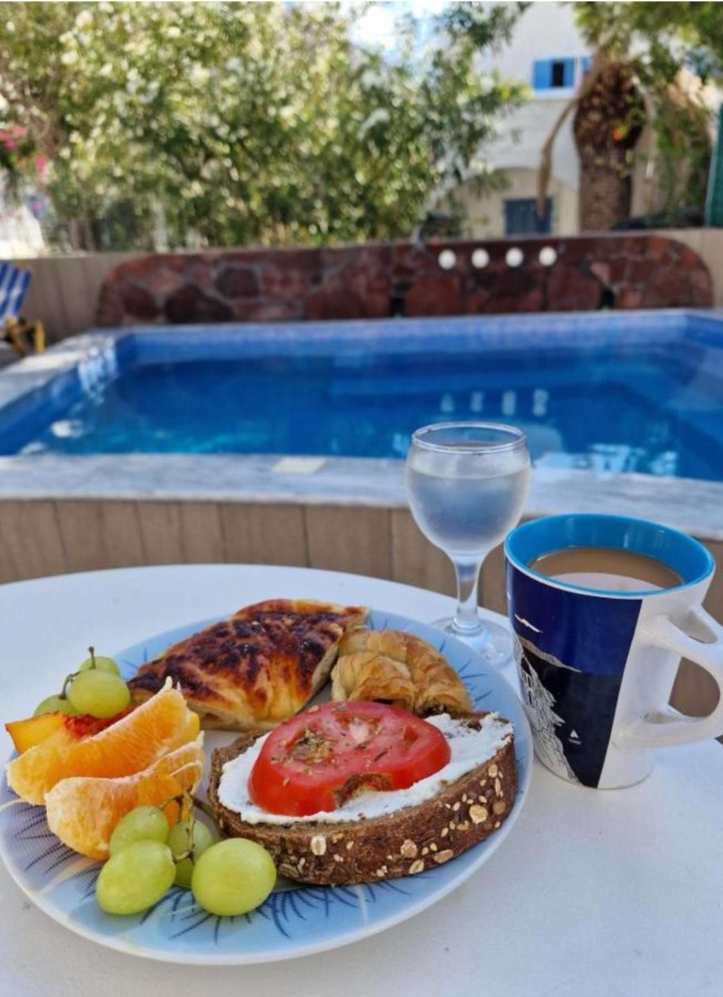 Located By The Sea One Beachfront Private Captain Lazaros Pool Villa With Loft In 750Sqm Spacious Private Plot-Jacuzzi-Sunrelax-Furnished Terace-Gazebo-Private Parking,Sleep 3 Adults And 2 Children, Just Steps From The Black Beach-Seaview Perissa  Dış mekan fotoğraf