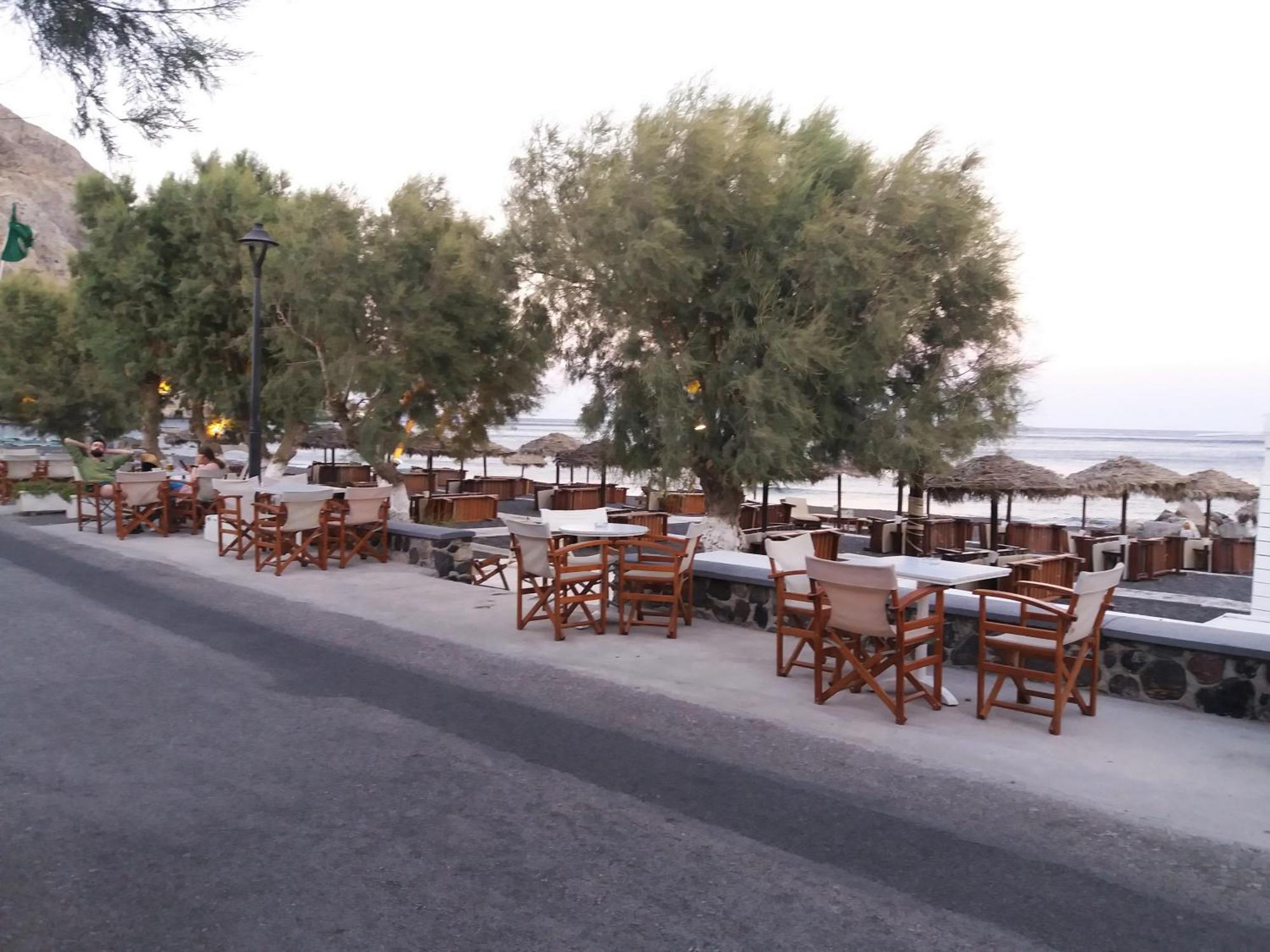 Located By The Sea One Beachfront Private Captain Lazaros Pool Villa With Loft In 750Sqm Spacious Private Plot-Jacuzzi-Sunrelax-Furnished Terace-Gazebo-Private Parking,Sleep 3 Adults And 2 Children, Just Steps From The Black Beach-Seaview Perissa  Dış mekan fotoğraf