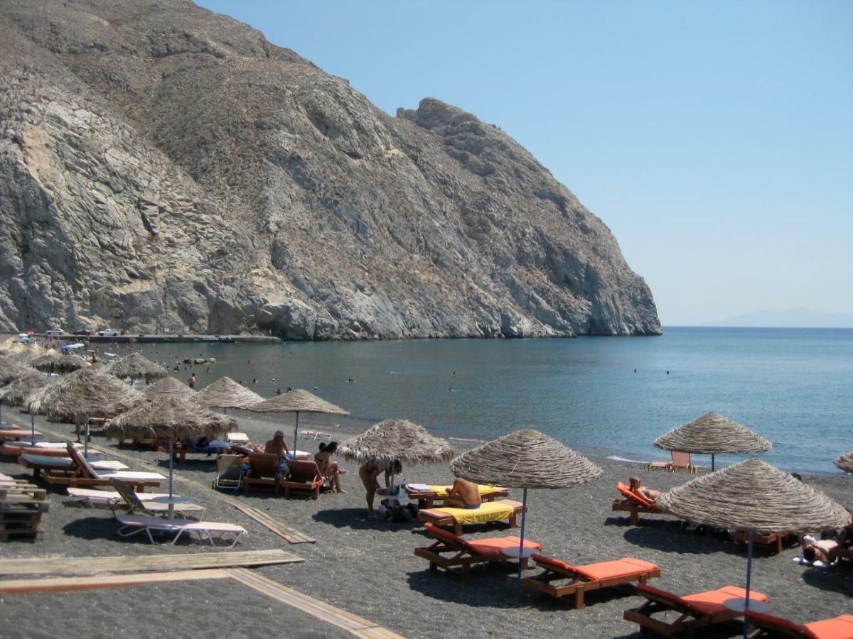 Located By The Sea One Beachfront Private Captain Lazaros Pool Villa With Loft In 750Sqm Spacious Private Plot-Jacuzzi-Sunrelax-Furnished Terace-Gazebo-Private Parking,Sleep 3 Adults And 2 Children, Just Steps From The Black Beach-Seaview Perissa  Dış mekan fotoğraf