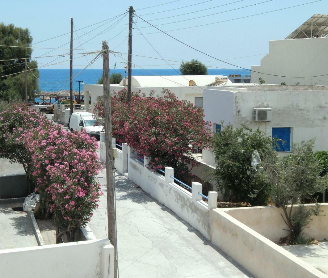Located By The Sea One Beachfront Private Captain Lazaros Pool Villa With Loft In 750Sqm Spacious Private Plot-Jacuzzi-Sunrelax-Furnished Terace-Gazebo-Private Parking,Sleep 3 Adults And 2 Children, Just Steps From The Black Beach-Seaview Perissa  Dış mekan fotoğraf
