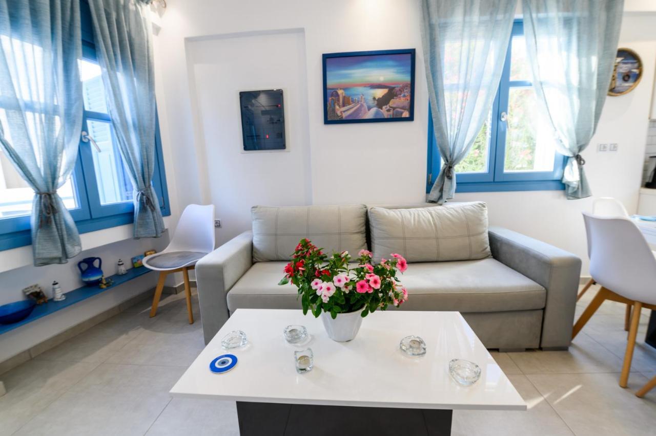 Located By The Sea One Beachfront Private Captain Lazaros Pool Villa With Loft In 750Sqm Spacious Private Plot-Jacuzzi-Sunrelax-Furnished Terace-Gazebo-Private Parking,Sleep 3 Adults And 2 Children, Just Steps From The Black Beach-Seaview Perissa  Dış mekan fotoğraf
